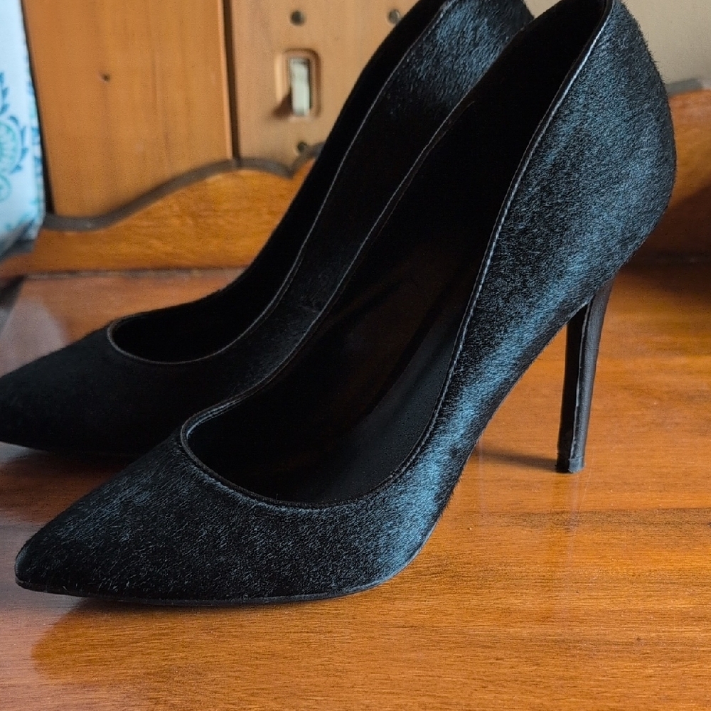 Charlies Black Stiletto Heels Elegant Design - Picture 4 of 10